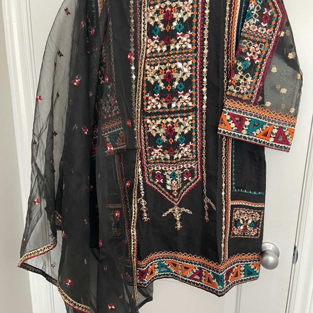 3 piece suit fancy embroidered mirrored like new shalwar kameez